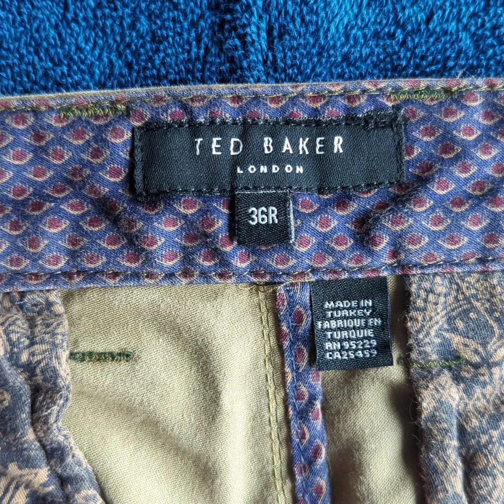 Ted Baker Green Pattern Chino- size 36r - Picture 6 of 7